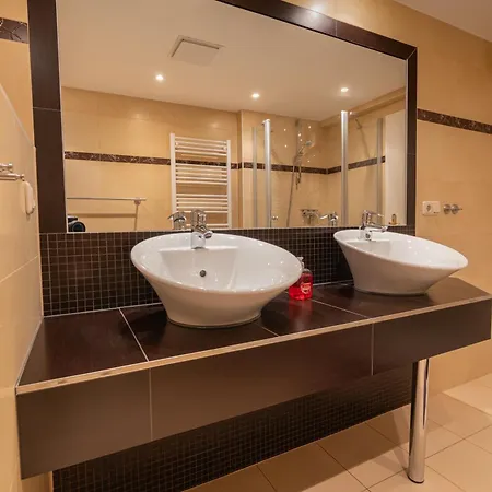 Stock Vs 5 Im Souterrain Appartement *